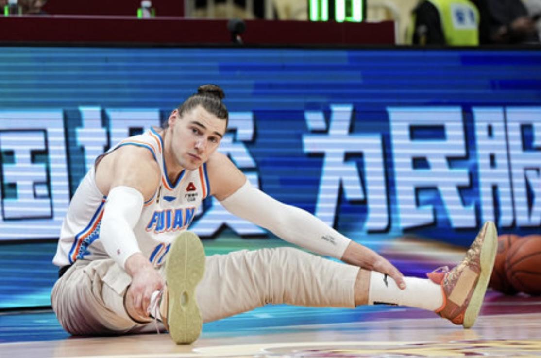与配合